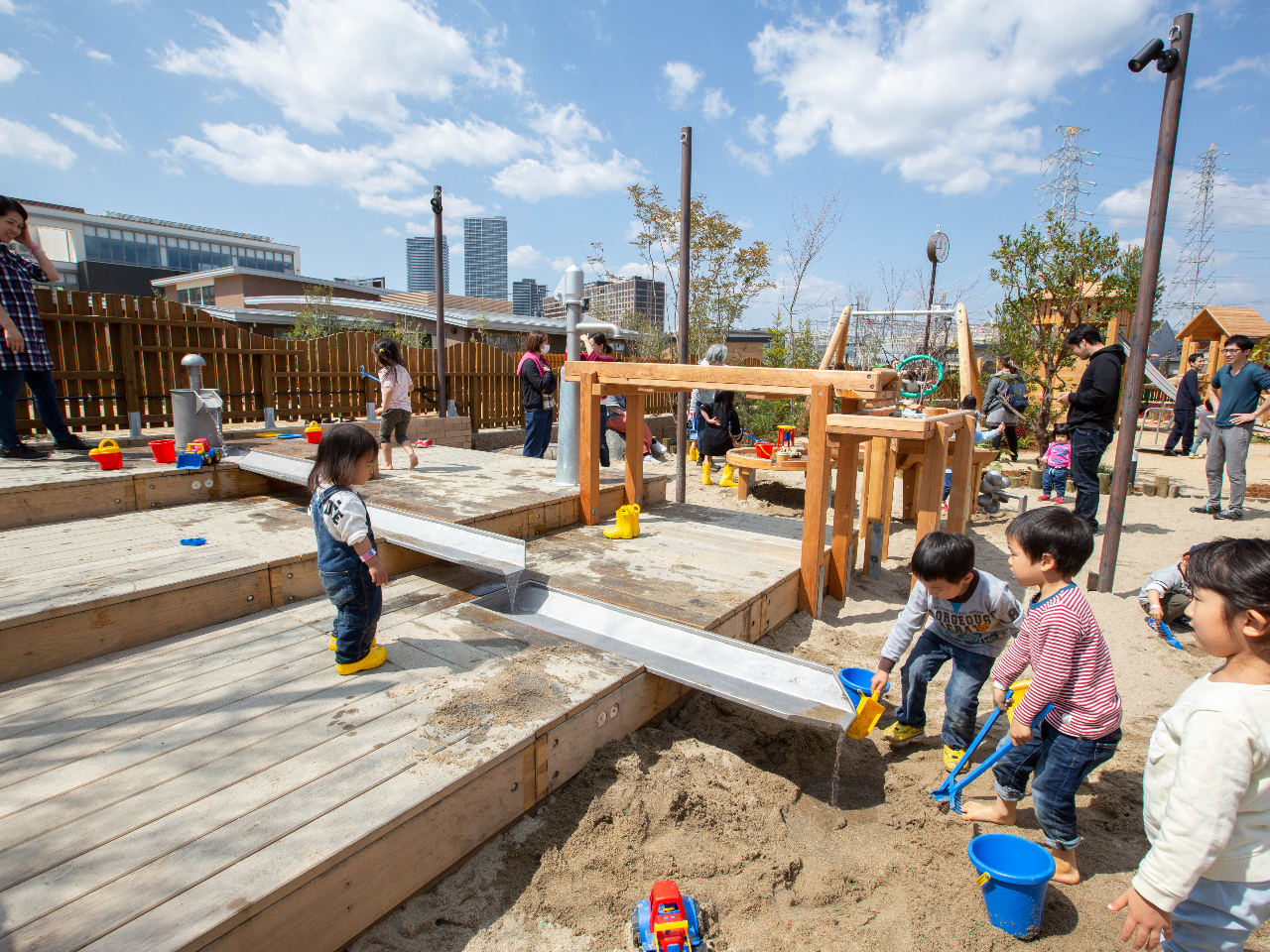 ���q���ܓ��m�̃R�~���j�P�[�V���������܂��V�т̎d�g�݂���������I