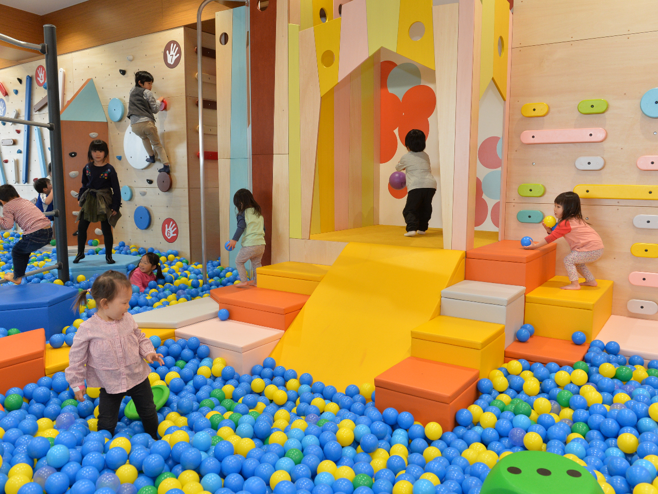 ◇1DAY休日時間無制限◇『プレイヴィル安遺跡公園』屋内外のあそび場