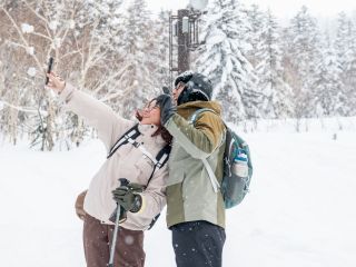 標高1000mほどの大雪山国立公園をスノーシューで探検します。天候に合わせたルート設定でいつ来ても綺麗で快適な環境の中スノーシューを体験いただけます。