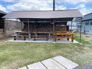 屋外の休憩スペースもございます♪