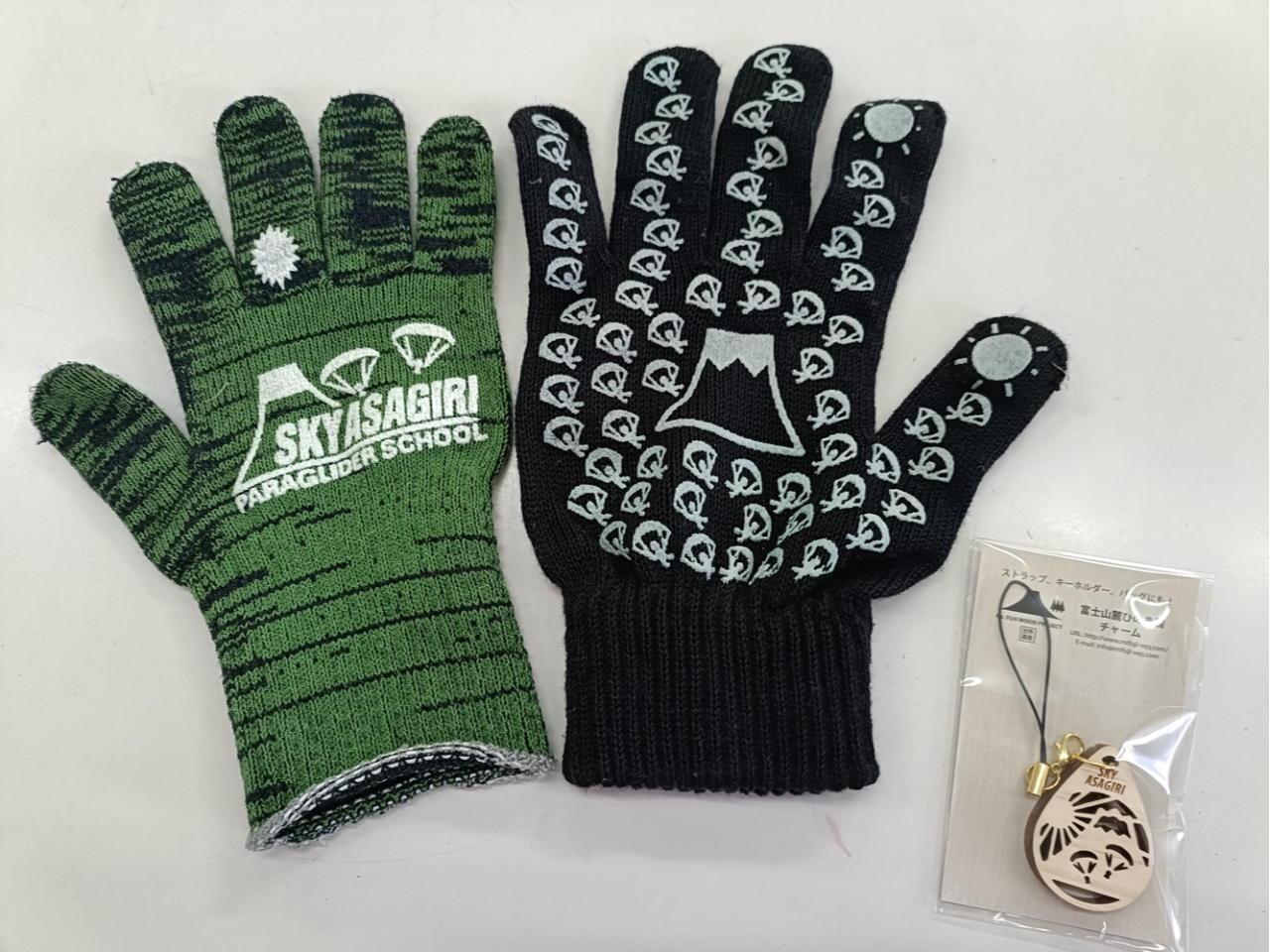 ただいまキャンペーン中でオリジナル軍手かキーホルダーをプレゼントしています。