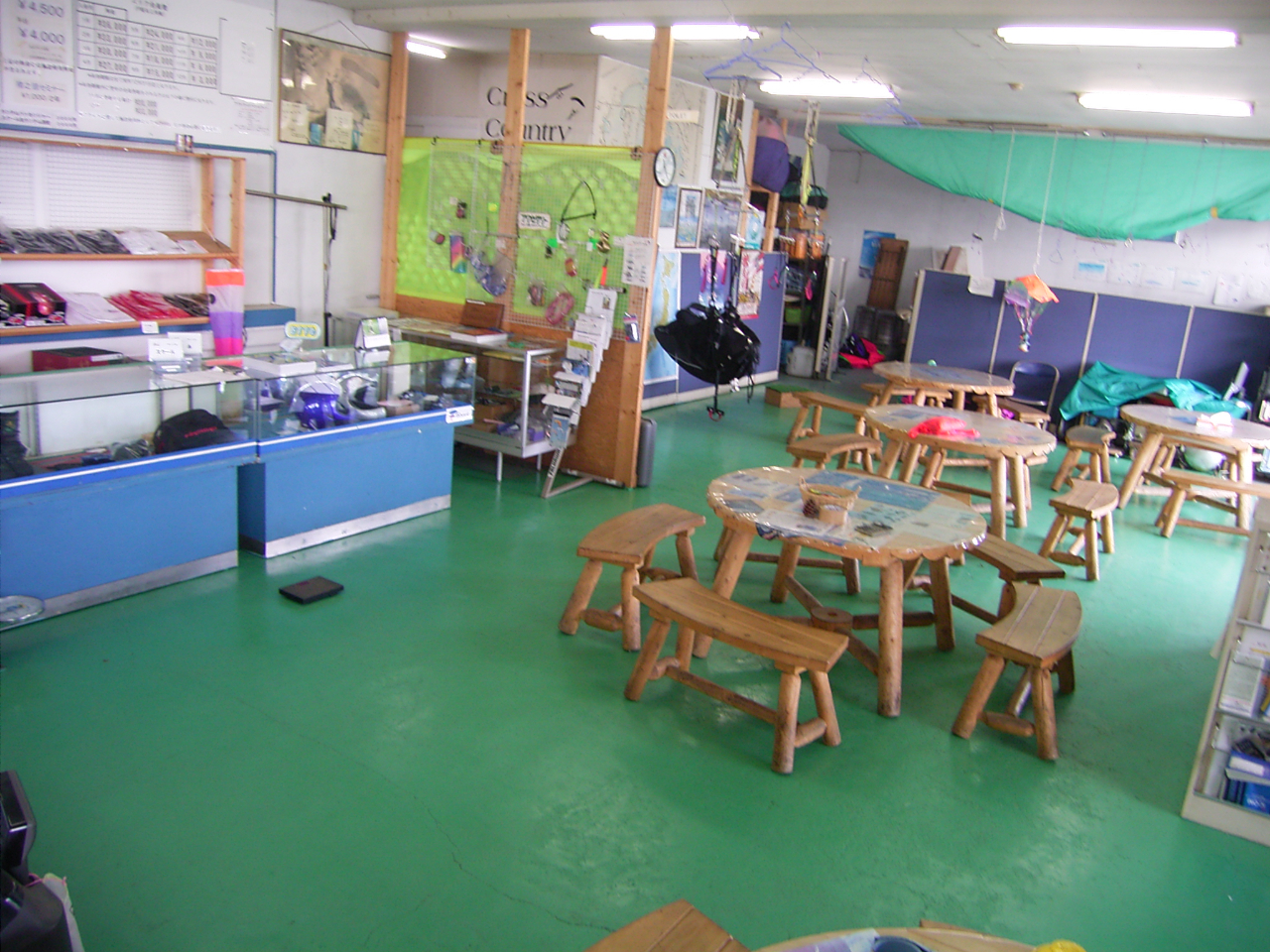 最初お店で受付していただきます。