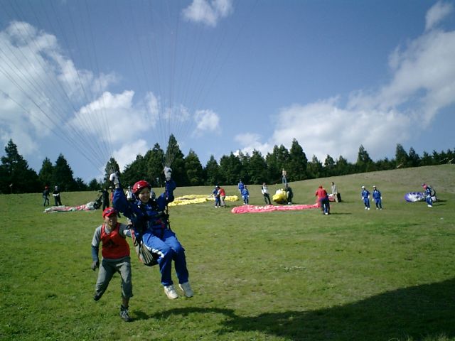 初めは足が少し浮く感じを体験します。