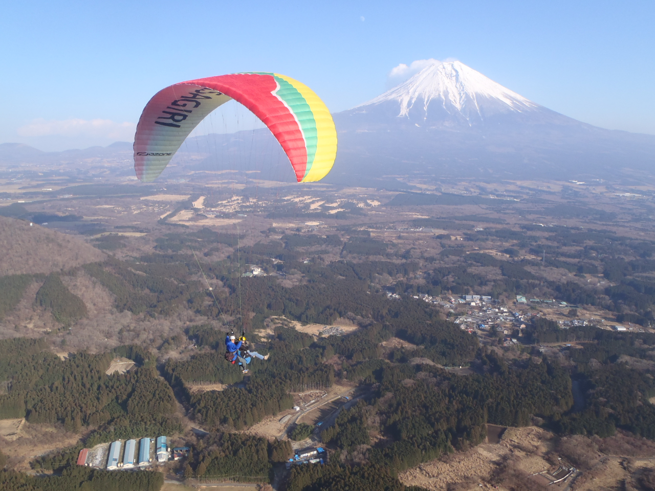 ቺɂ͗YȒ̌iFLĂ܂B炩猩xmR͑ixmRňԕ󂵂Ă镔jʂɌAẼoXĂĔłB