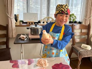 料理を通して楽しく学べる食育を、皆で協力して作ることでコミュニケーション力もアップし、初めましてでも仲良くなれます。