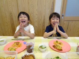 みんなで一緒に「いただきま〜す!」