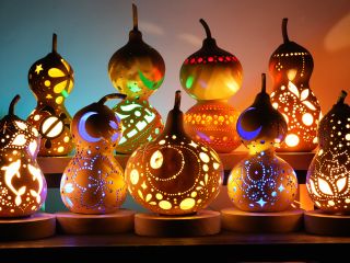 作って楽しい!光って楽しい!可能性無限大なひょうたんライト教室!ライトカラーは単色イエローか色が変わるレインボー。一番人気はMサイズ(+2000円)