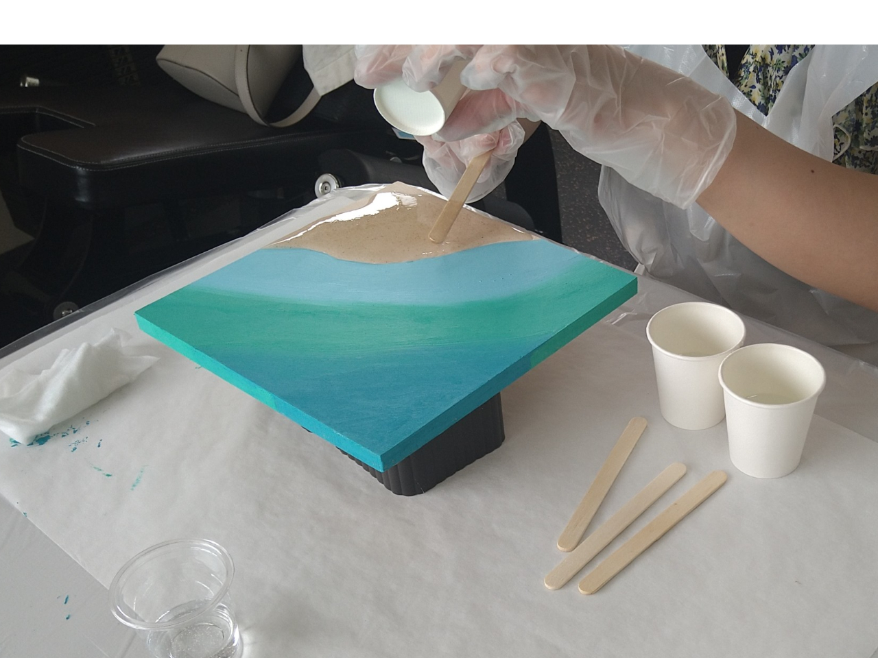 きらきらレジンを流します♪