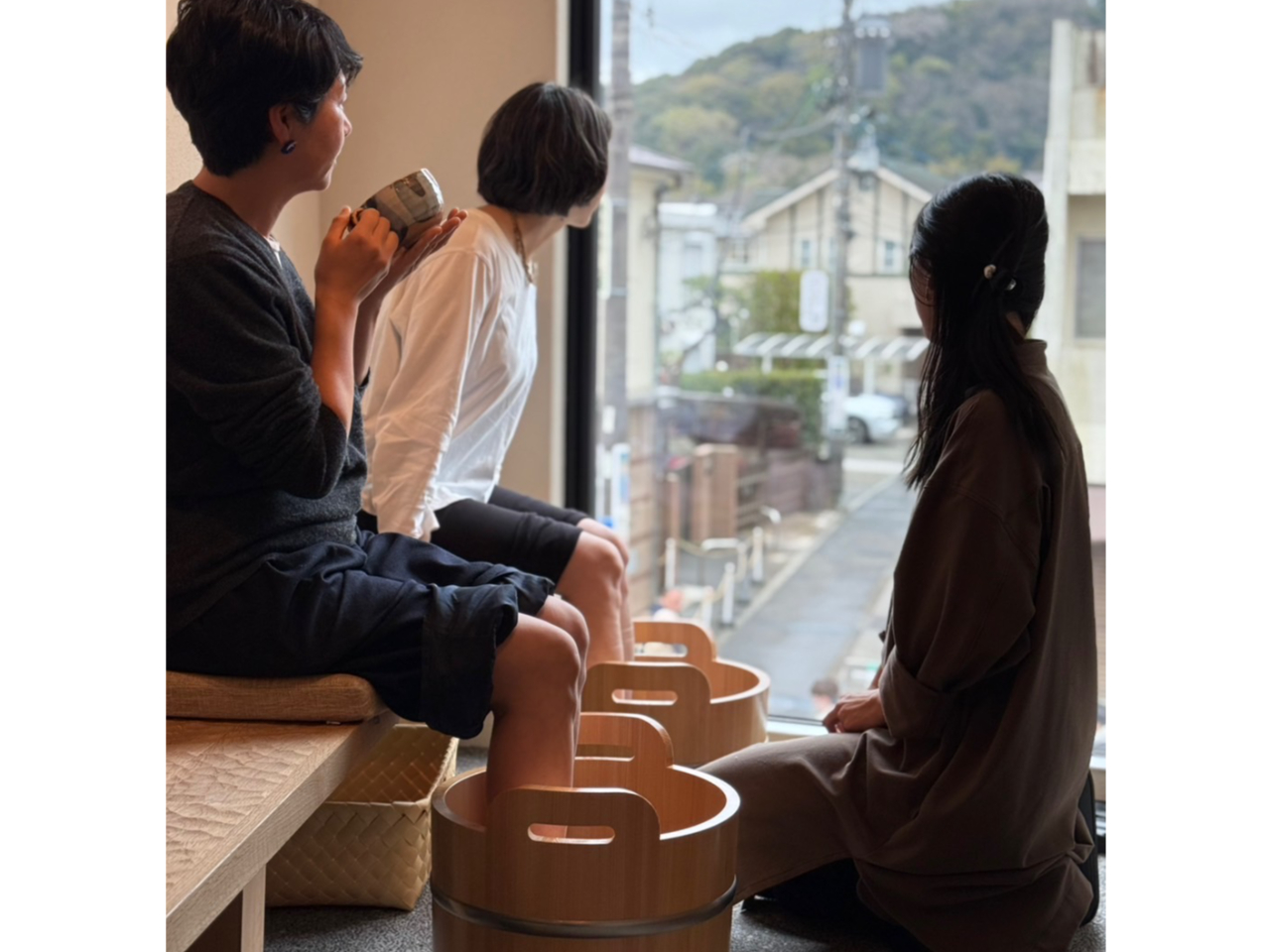 優雅な足湯に浸かりながらリラックス♪お友達やご家族、カップルの皆様と一緒に優雅な時間をお過ごしください。