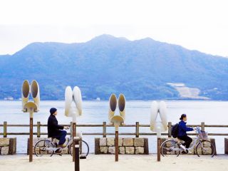 いざ、大久野島の光と影をガイドと巡るツアーへ!