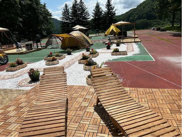 景色もよく破間川ダム湖を見下ろしながらのキャンプライフです。のんびり新鮮な空気を吸い非日常を満喫してください。