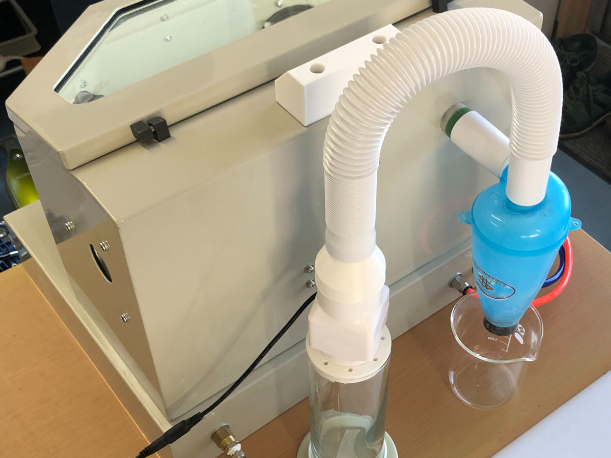 Lrlbg̔wʂɃTCN̏Wo@tĂ܂