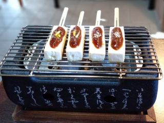 隣の梅ノ木立場で作られている地元産の大豆やお米で作られた梅ノ木味噌を使って作られた田楽味噌は絶品です