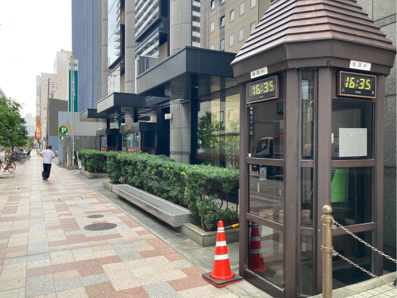 Wꏊ͐És{X̓db{bNXłBÉw{AXX𔲂Ζ킸Îɂ͏h{݂HX񂠂܂B