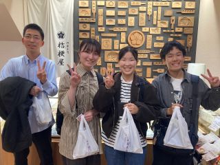 仲間と最高の思い出作り!職人のカッコいい手仕事を見学して、お茶を飲み比べ。ここでの意外な体験談は、就活や自己紹介の「面白いネタ」になること間違いなし!?