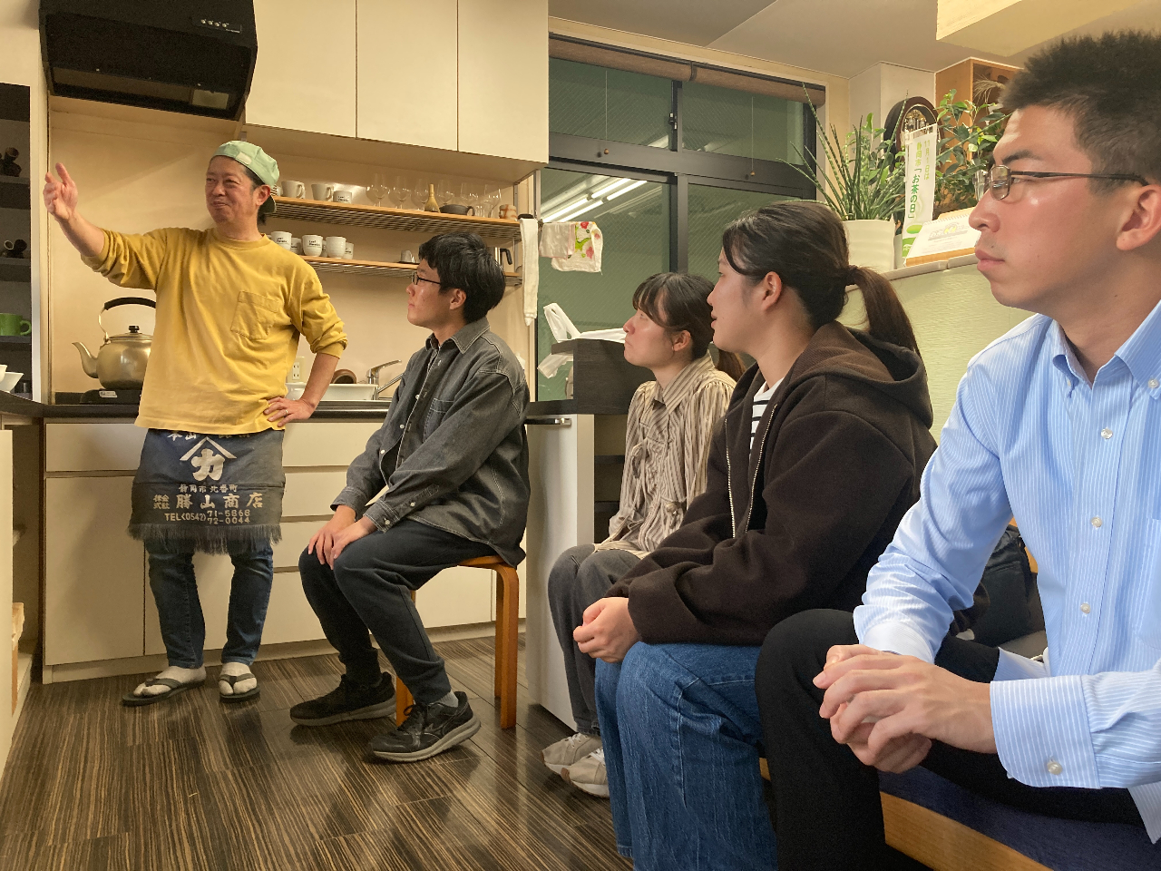 �����E�G�ɂ����60���̂���������̒��ł����l�t�����h���[�Ȃ��X��K�₵�܂��B�����̎�ނ⟹����Ȃǒ��J�ɋ����Ă���܂��B