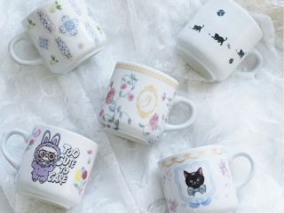 Honeyはたくさんの白磁と転写紙をご用意してますので、選ぶだけで大変。迷われたら、まずは毎日使えるマグカップをオススメします。お名前やイニシャルいれれます。