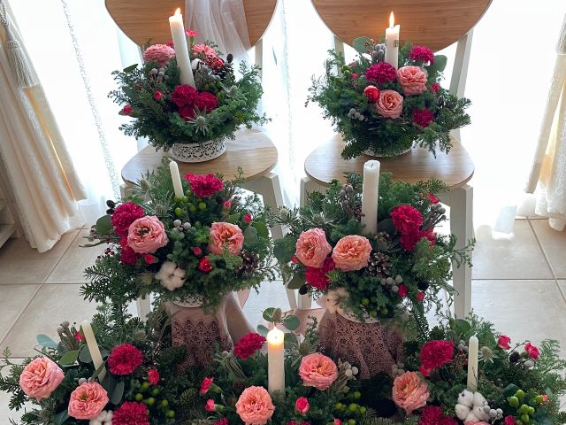 生徒の皆さんと完成したお花を並べて撮影するのも楽しみの一つです