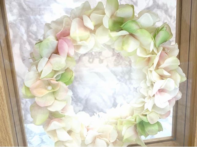 表はフラワーが多め、裏面はアーティフィシャルの紫陽花がメインです