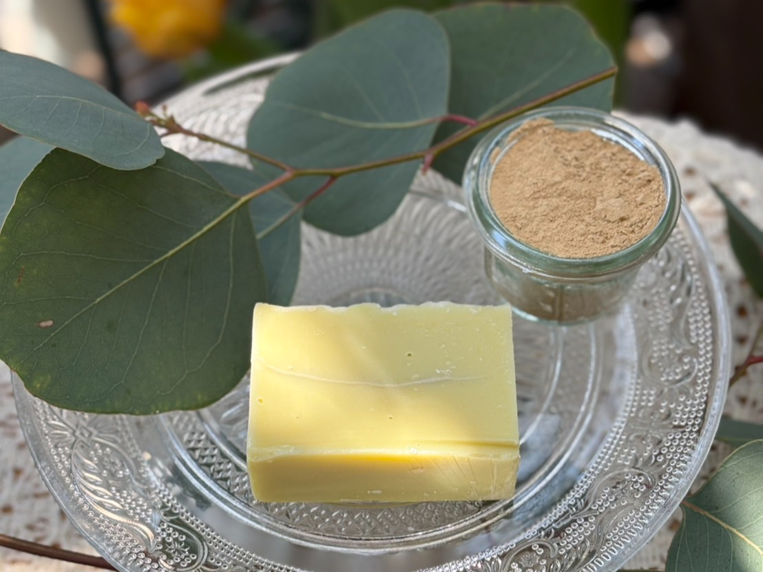 濃厚で保湿力が高いアボガドオイルにクレイをブレンド