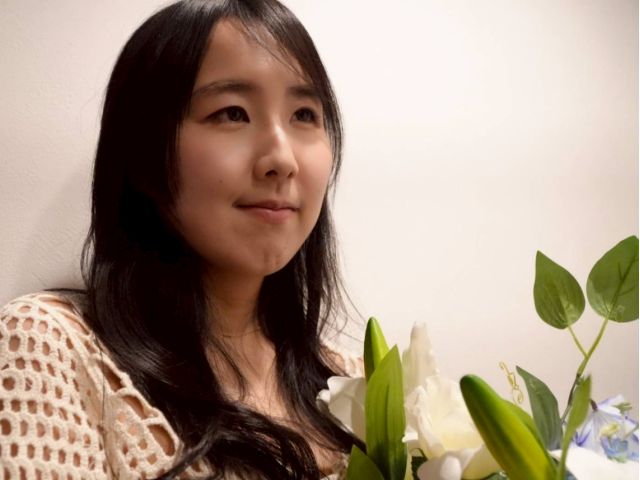 「今更…」と恥ずかし気にいらっしゃるお客様も多いです。メイクは自分の武器を「増やす」のではなく「気づく」だけです。いつでも遅いことなどありませんよ