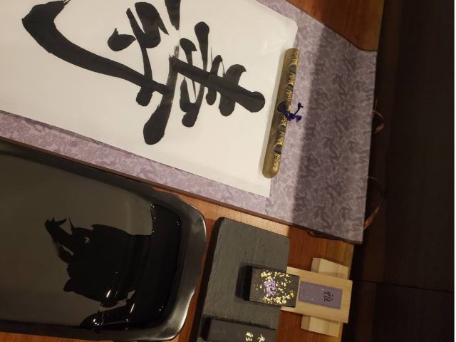 【寿】これは卒寿のご家族へのお祝いのオーダーメイド依頼でした。墨や筆でしか感じられない感性をサロンで体感してください。