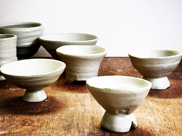 電動ろくろで作った作品の高台削りは工房にお任せください。