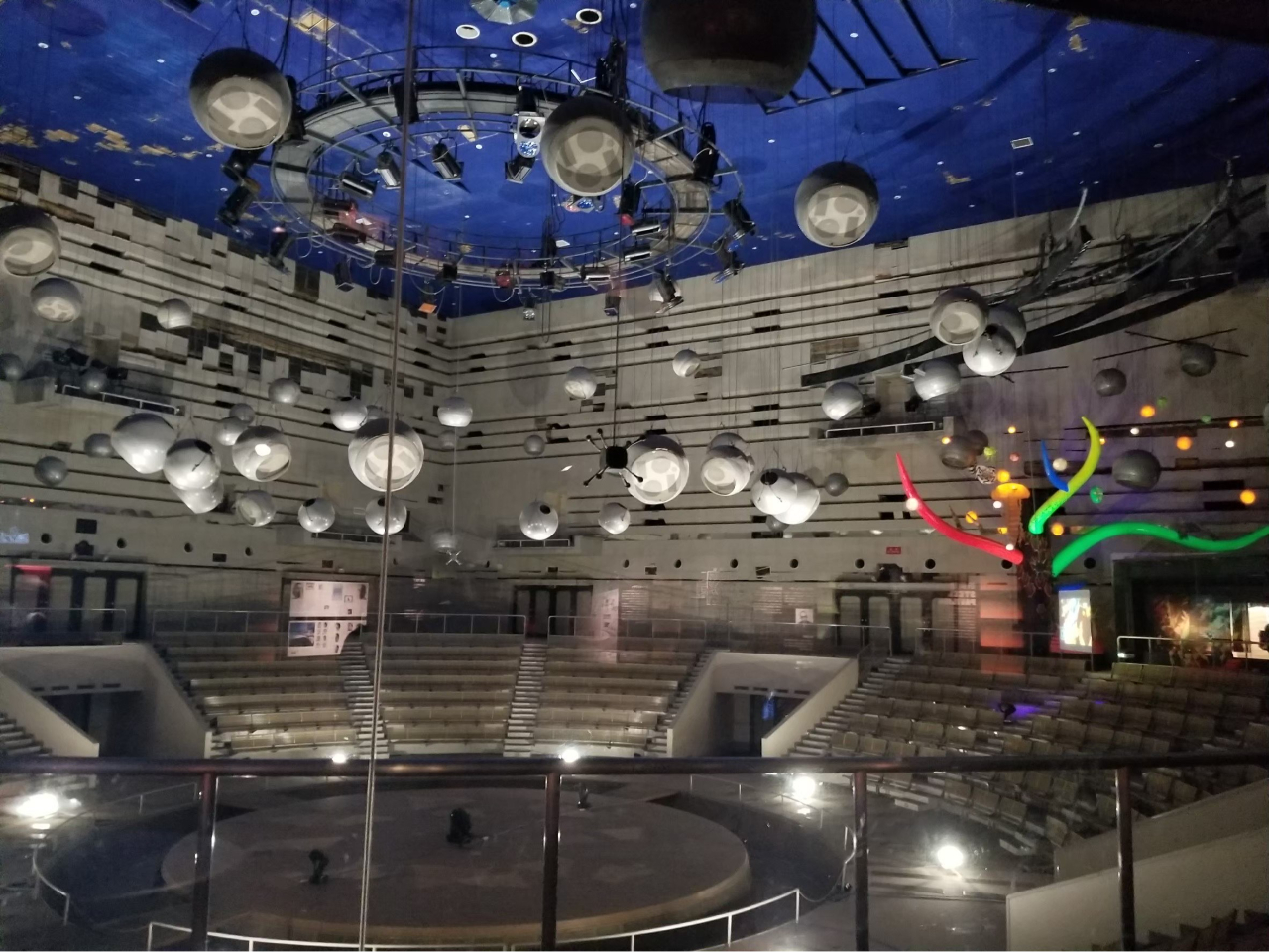 ̂yƂS|ق̃e[}͍ĂaVȃfUCƔzXy[XVA^[Bz[ɂ͓܂BKXẑϗƂȂ܂B 