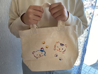 塗り終えたらアイロンで色を定着させ完成★当日お持ち帰り可♪