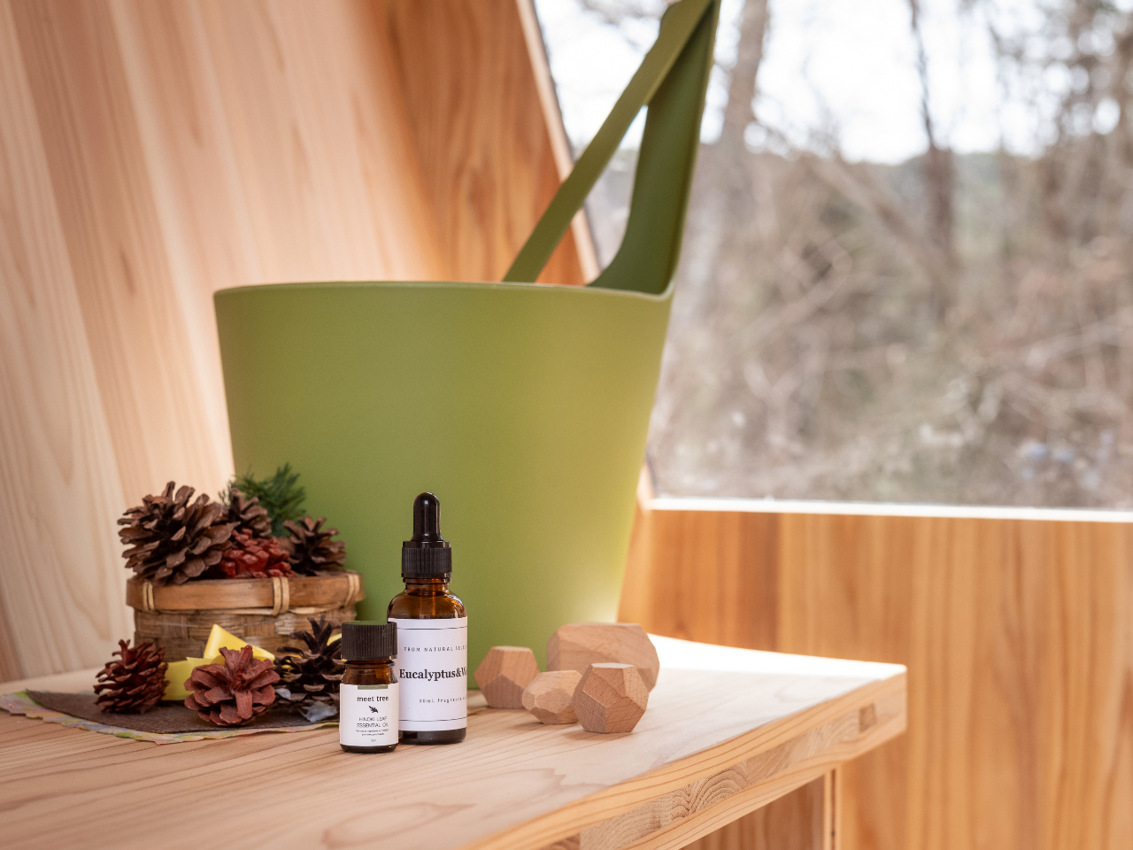 �ؑ]�O�ɕ�܂�ƂƂ̂�"Forest Sauna"�ؑ]�O�̍���ɐg���ςˁA�ؑ]�̎��R�ɕ�����鋆�ɂ̂ƂƂ̂��̌����B