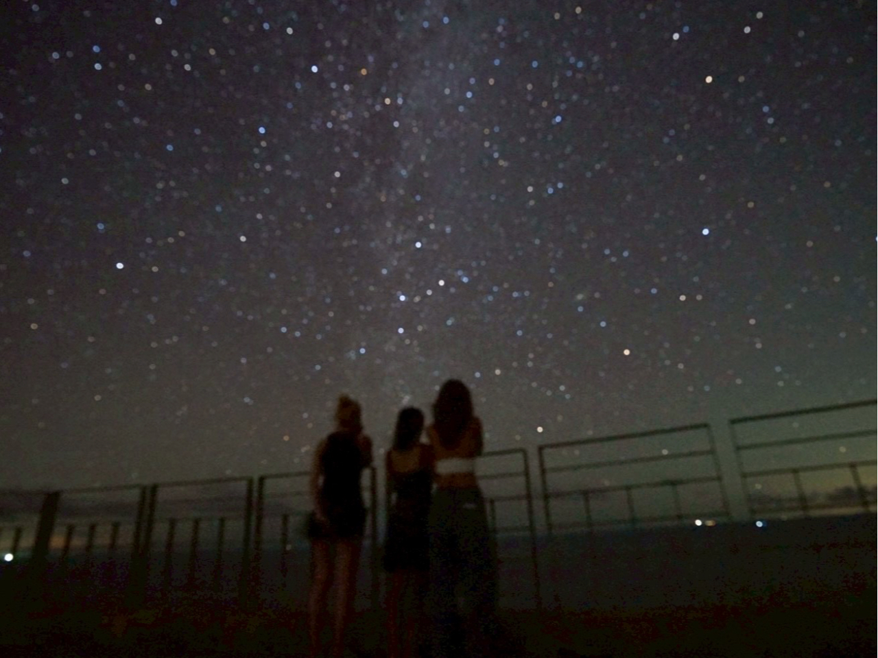 vē̖V̐Ϗ܁BX̏ȂʂȏꏊŁAYȂ̌B