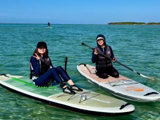 冬は透明度抜群!貸切感のある海でゆったり楽しむSUP体験です。