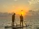水平線に沈む夕日を静かに眺める贅沢な時間。サンセットSUPならではの絶景♪