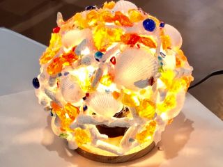 サンゴや貝殻と琉球ガラスや飾りパーツを使ってオリジナルランプシェードづくり