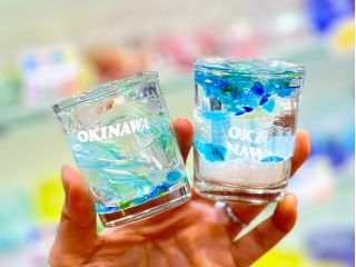 琉球ガラスがキラキラ☆透け感のある爽やかなキャンドルが出来上がります♪