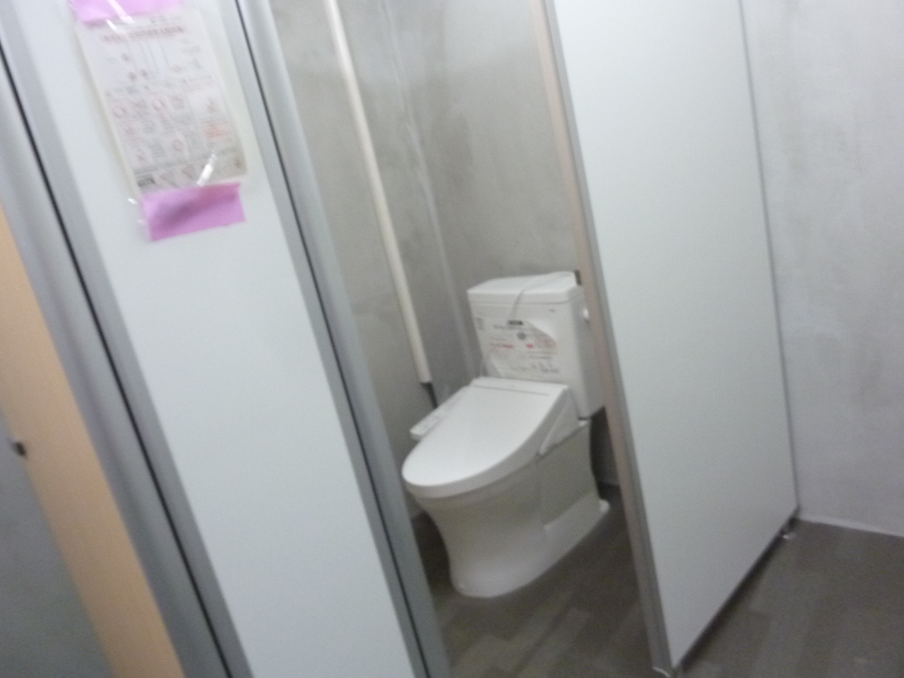 ウォシュレットトイレ 男女別 完備!