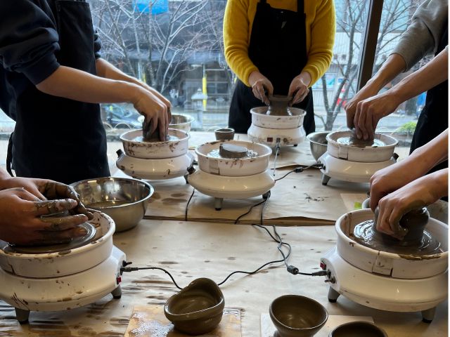 日本酒会メンバー 今日はそれぞれMYおちょこを作りに来ました