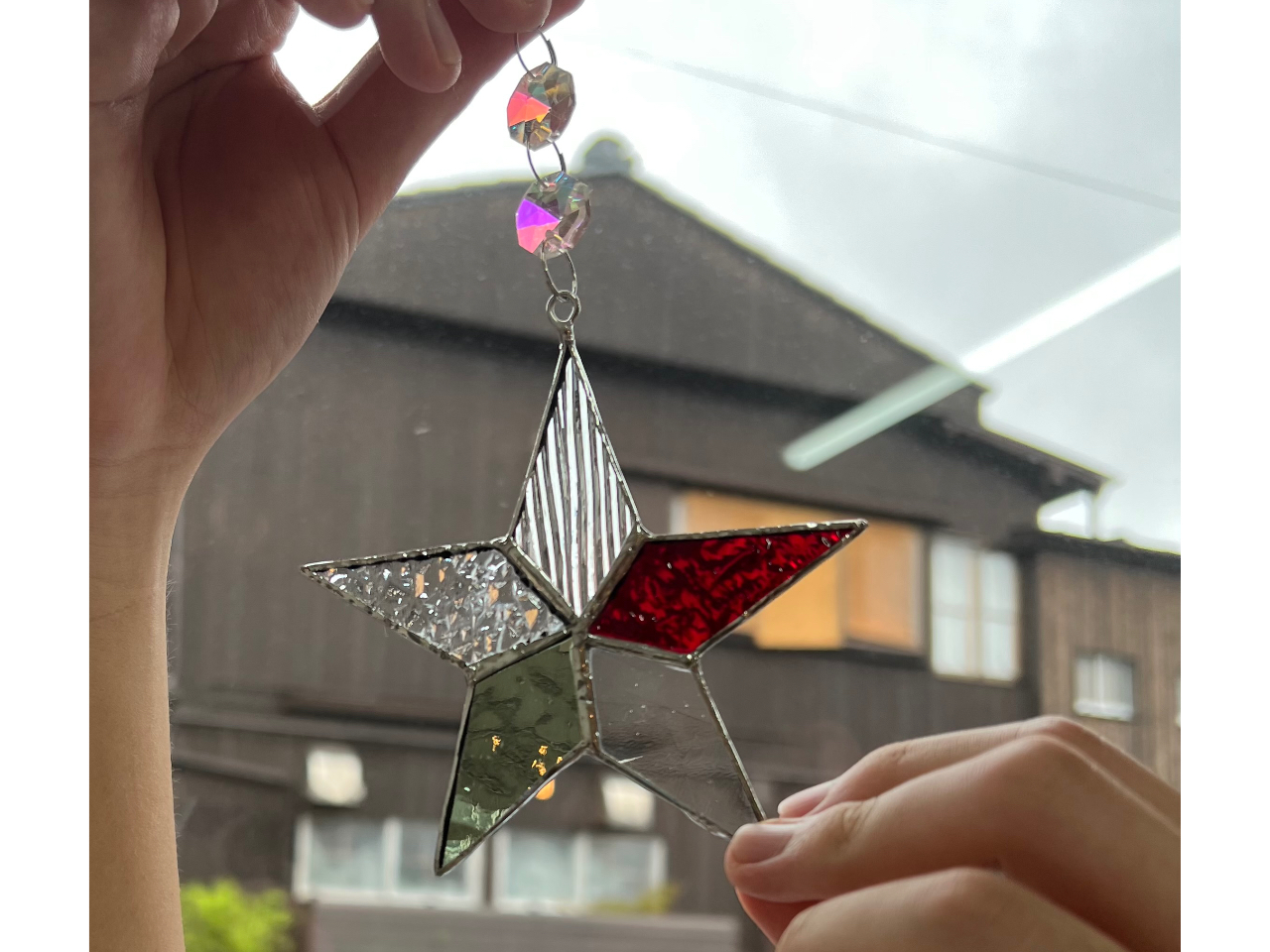 吊り下げ部分にクリスタルを付けて完成です。