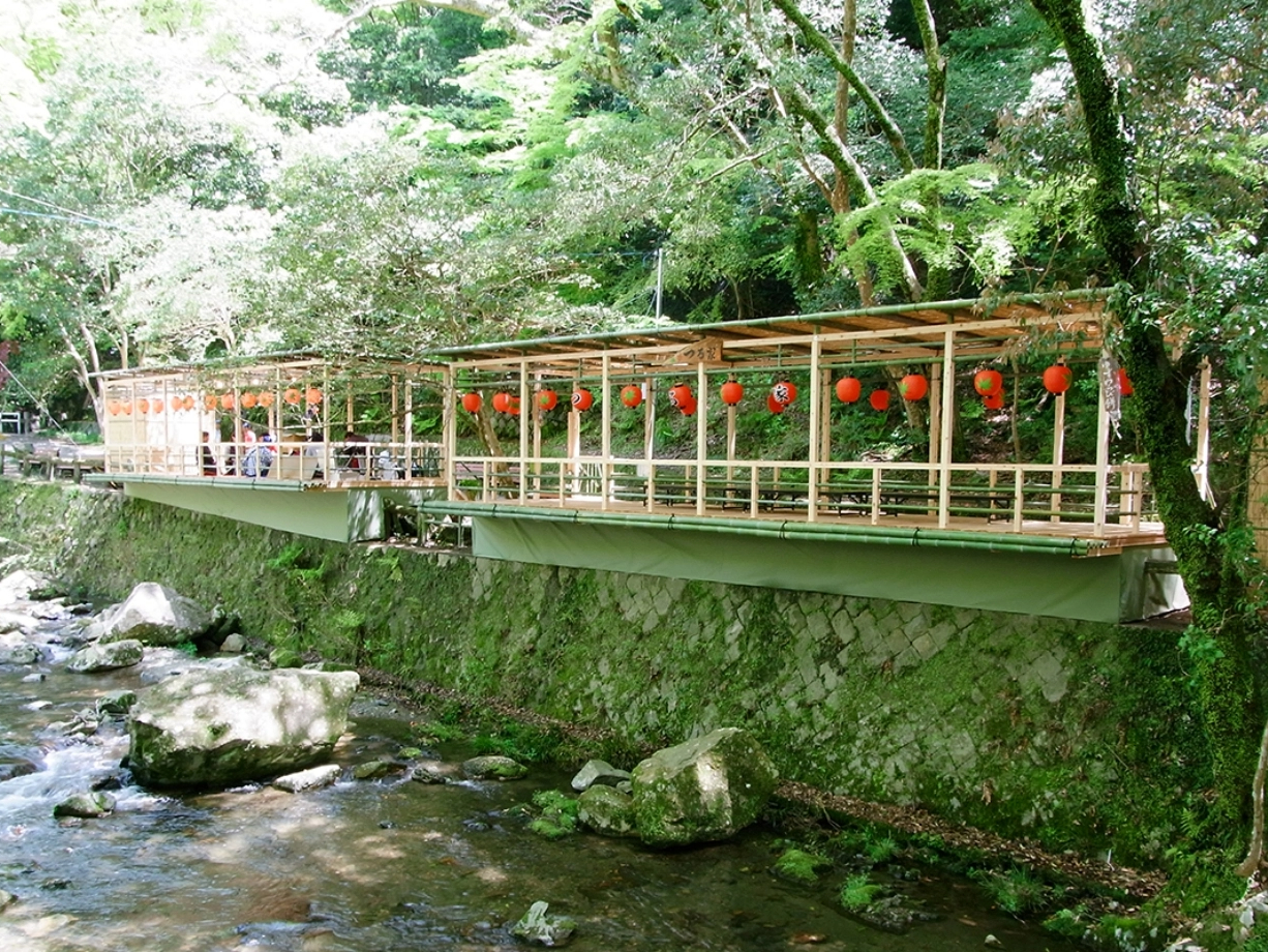 ʂ̑厩Rɕꂽ쏰ŁA炬̉ƌiFy݂ȂA{̒nYHނgĂ݂ẮH