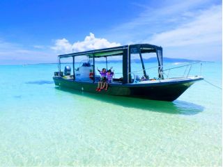 屋根・トイレ付きの船なので安心★石垣島の風を感じながらクルージング