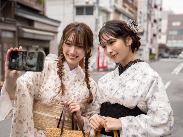 レース着物も取り揃えてお待ちいたしております