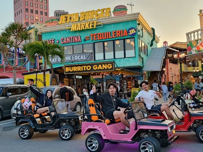 \人気スポットを巡るエキサイティングなミニジープドライブツアー/