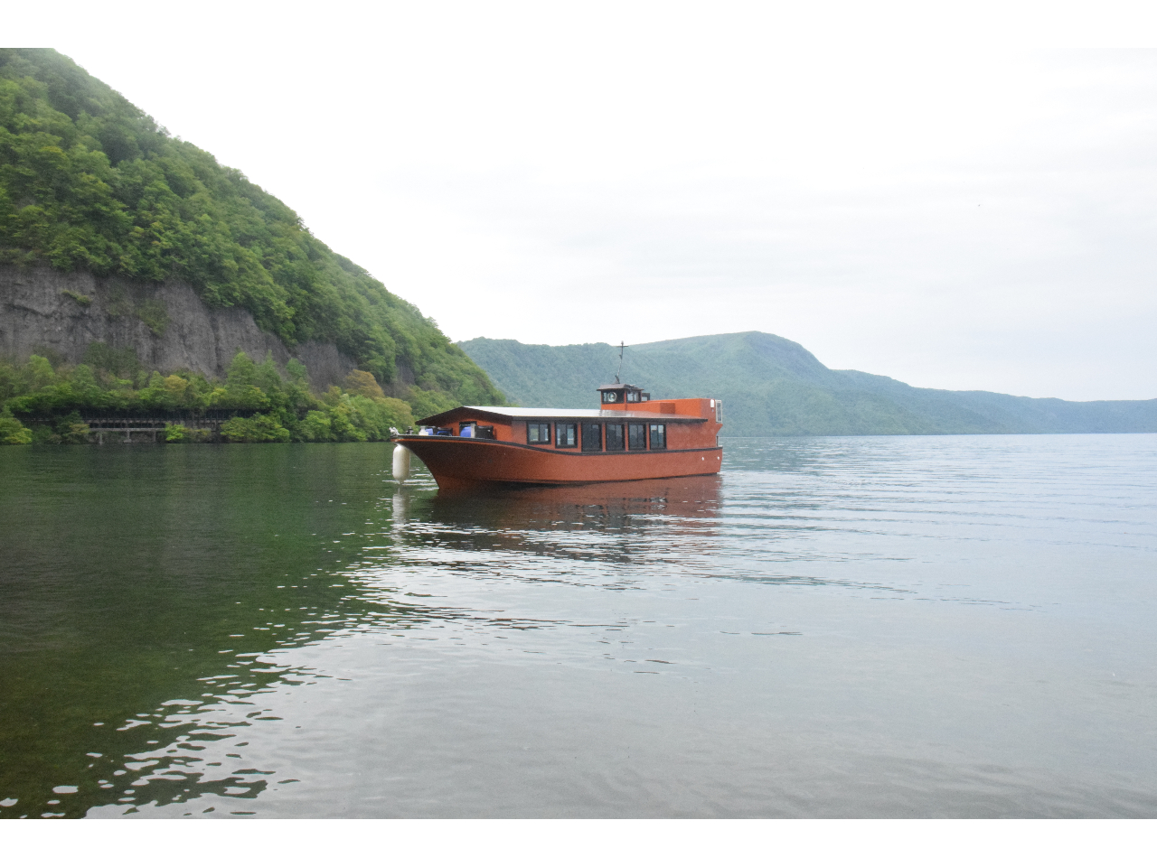 窓越しに広がる映える十和田湖の絶景