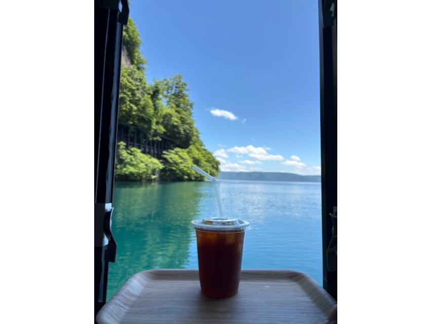 四季折々の景観を楽しむ十和田湖湖上カフェ