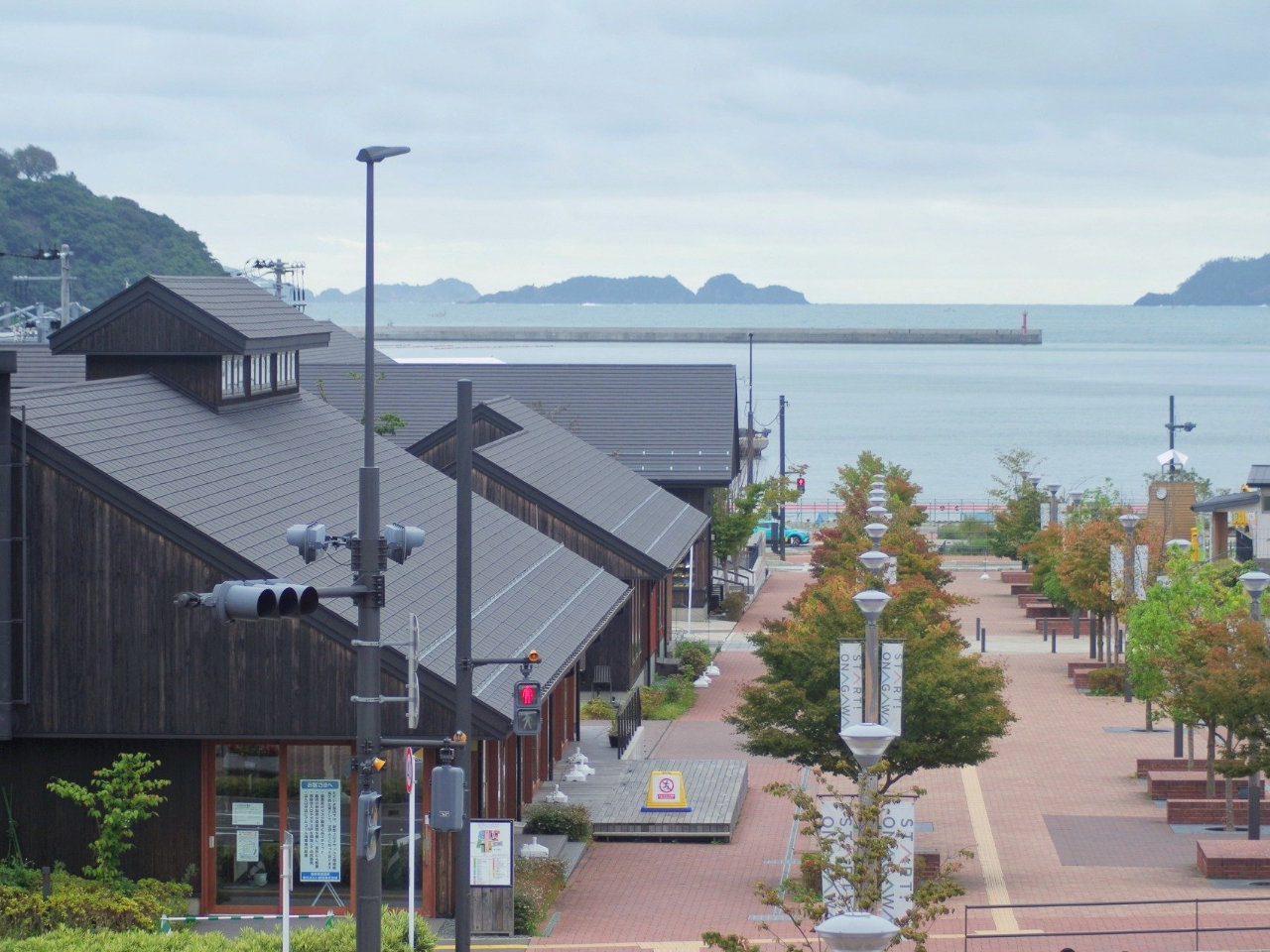 �V�N�ȊC�Y���Ȃǂ��w���ł��铹�̉w���Ȃ���͓k��3���BBBQ�̐H�ޒ��B�ɂ����p���������B