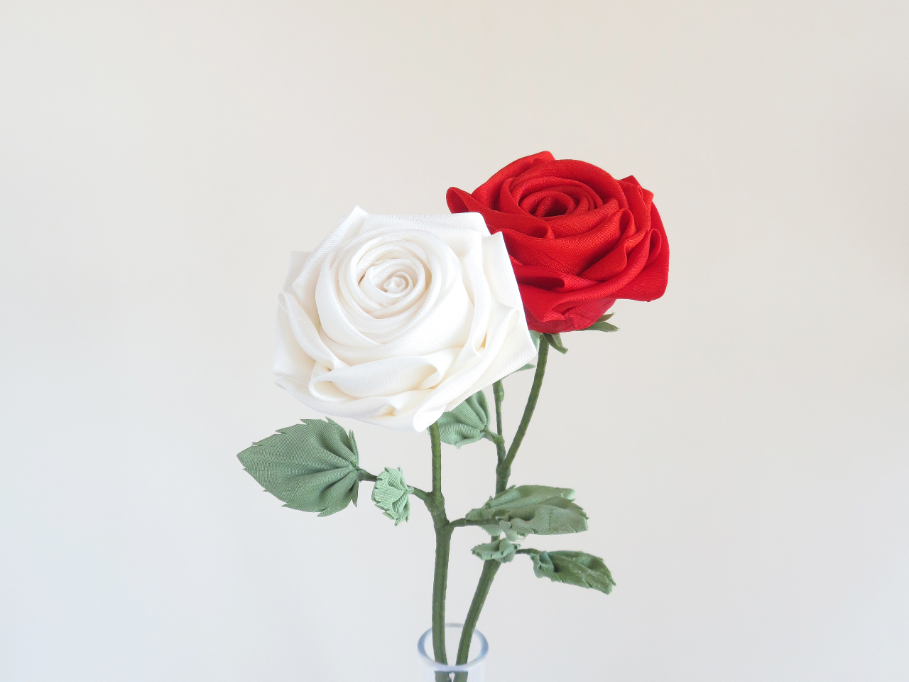 つまみ細工でつくる【薔薇の造花】