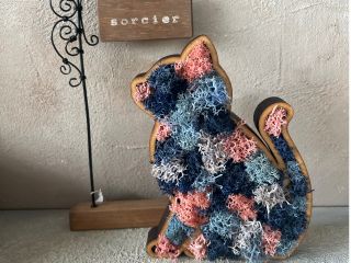 北欧産スカンディアモスを使った、 月替わりテーマのモスアート体験。 写真はイメージ例です。 実際のモチーフ・配色は 月ごとのテーマにより異なります。