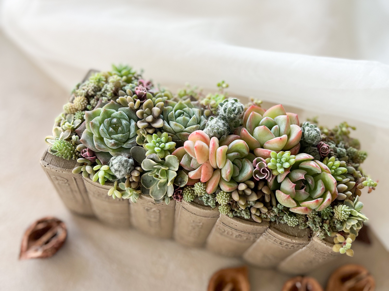 �F��`�̈قȂ鑽���A�����o�����X�悭�z�u�B �z�u�̍l���������b�X���Œ��J�ɂ��`�����܂��B