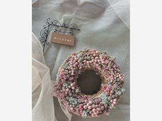 祈りをかたちに。 静けさを纏う、多肉植物のリース。