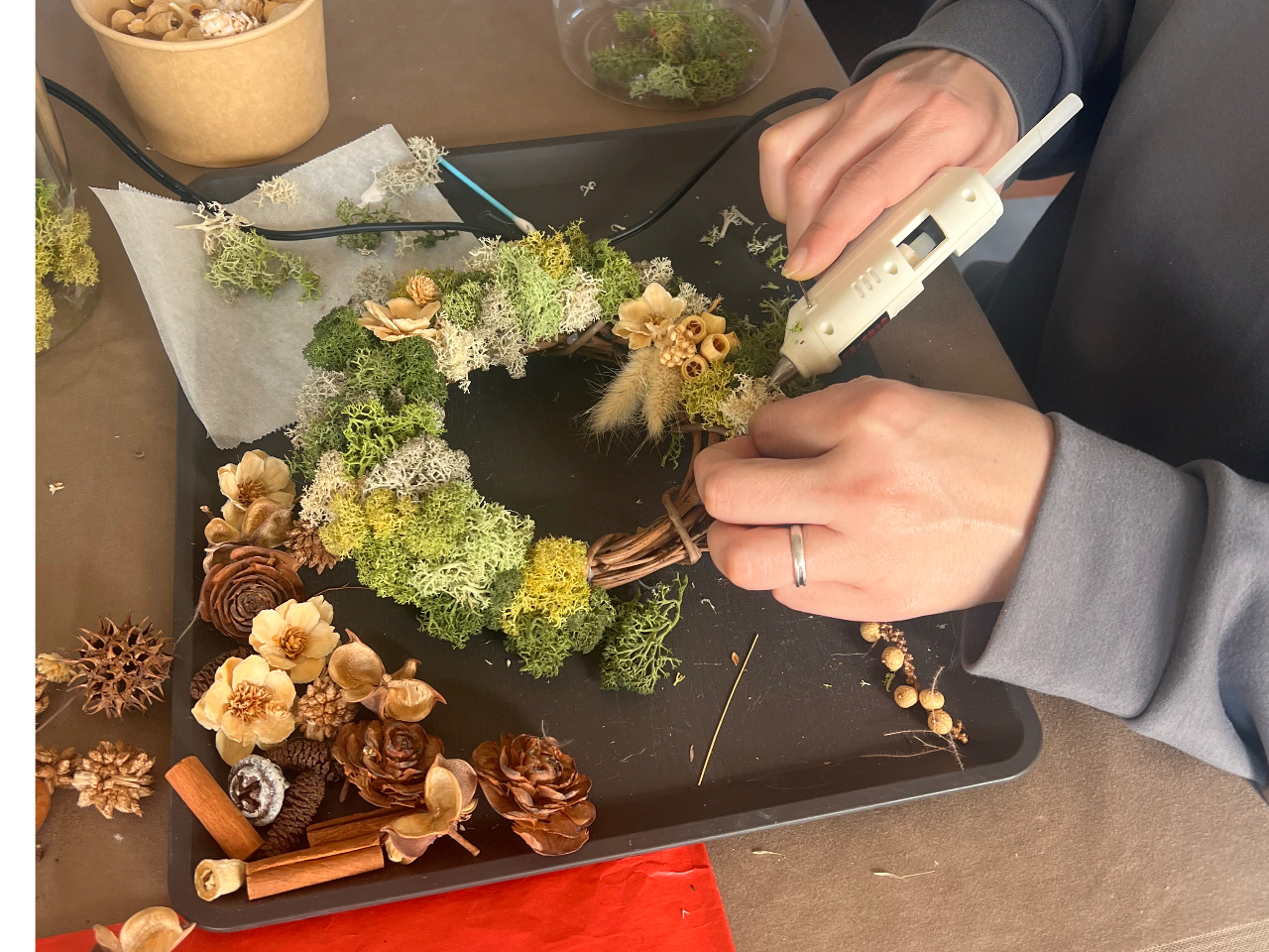 �x�[�X�ƂȂ郊�[�X�y��ɁA ���X�⎩�R�f�ނ� ����d�˂Ă������앗�i�B ���߂Ă̕��ł����S�ł��B